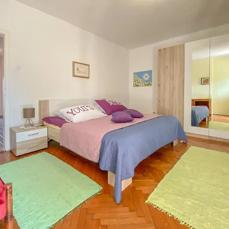 Aleksandra Apartment
