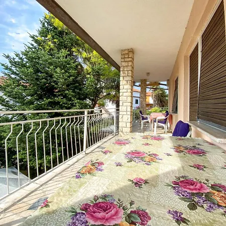 Aleksandra Apartment