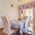 Aleksandra Apartment *