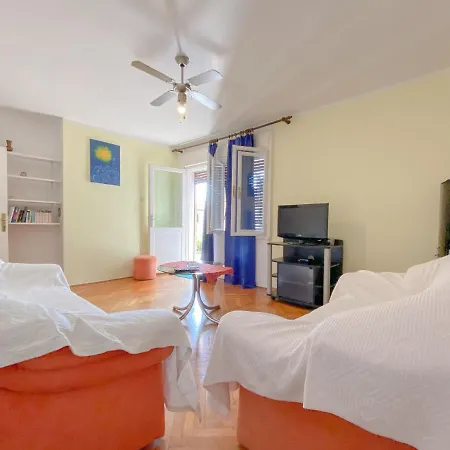 Aleksandra Apartment